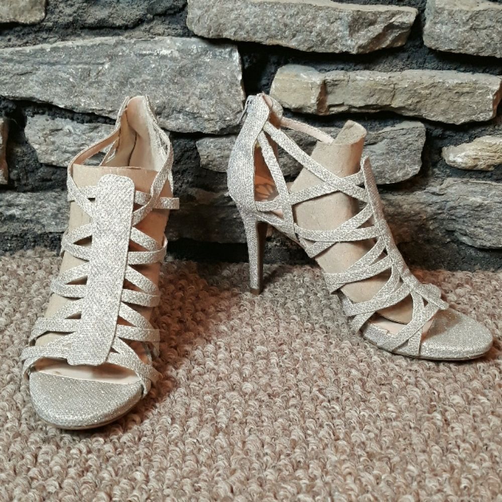 Fergalicious by Fergie silver open toe heel shoes sz 8